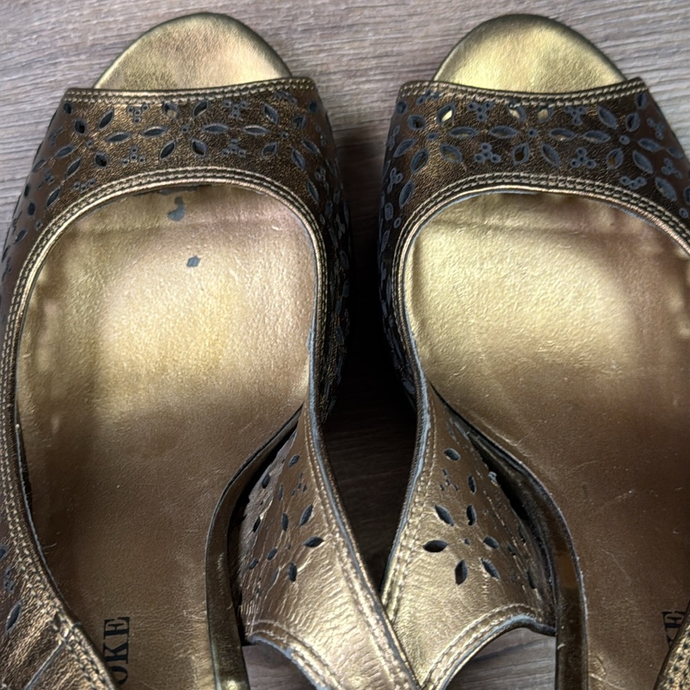 Heels - Picture 3 of 11